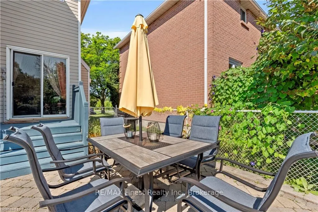 688 PARKSIDE Crescent