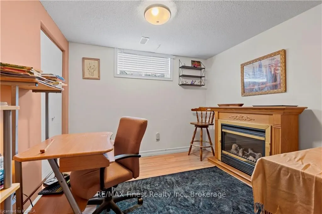 688 PARKSIDE Crescent