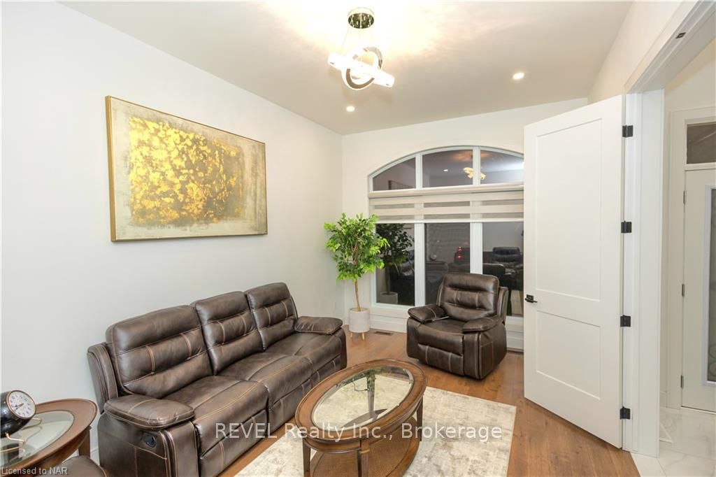 200 SNYDERS Avenue