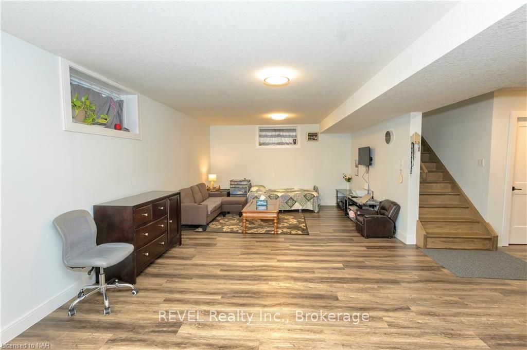 200 SNYDERS Avenue