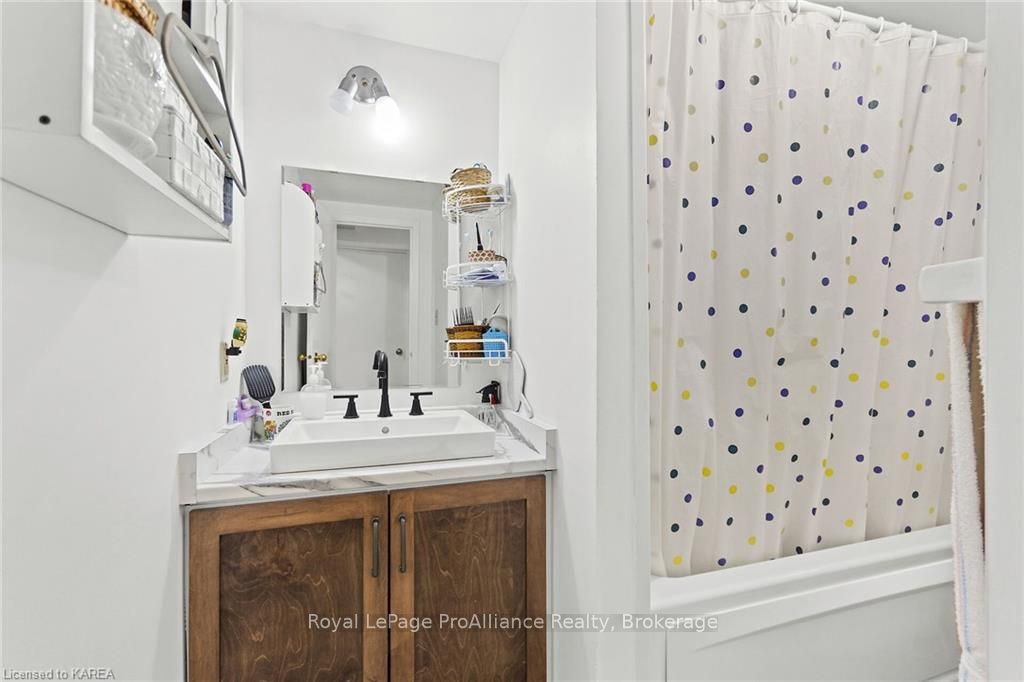 573 ARMSTRONG Road #101