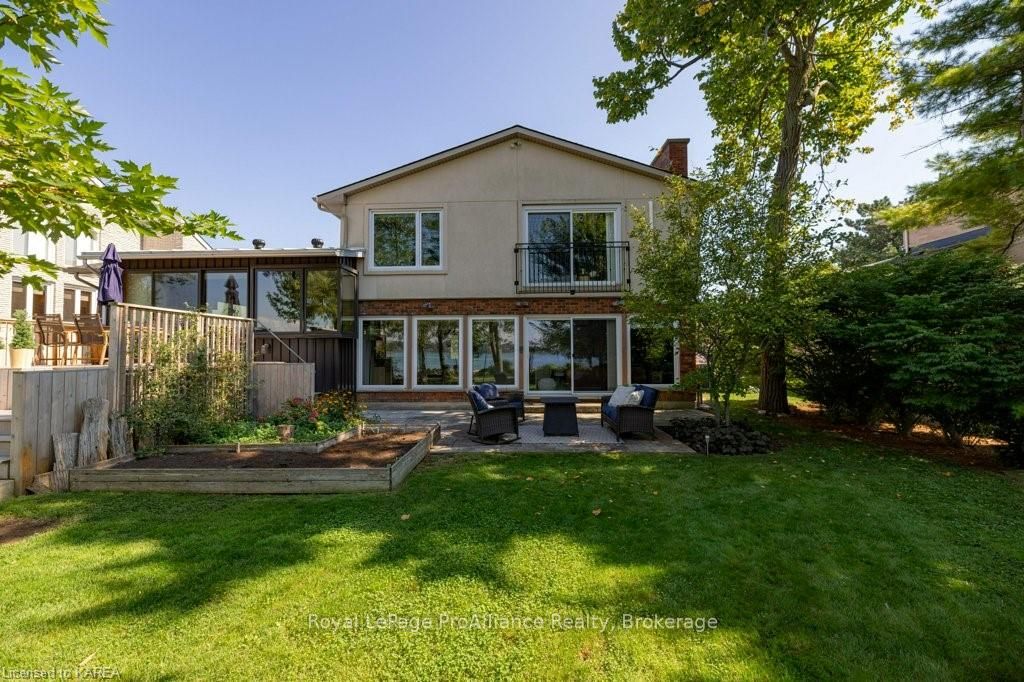 86 LAKESHORE Boulevard