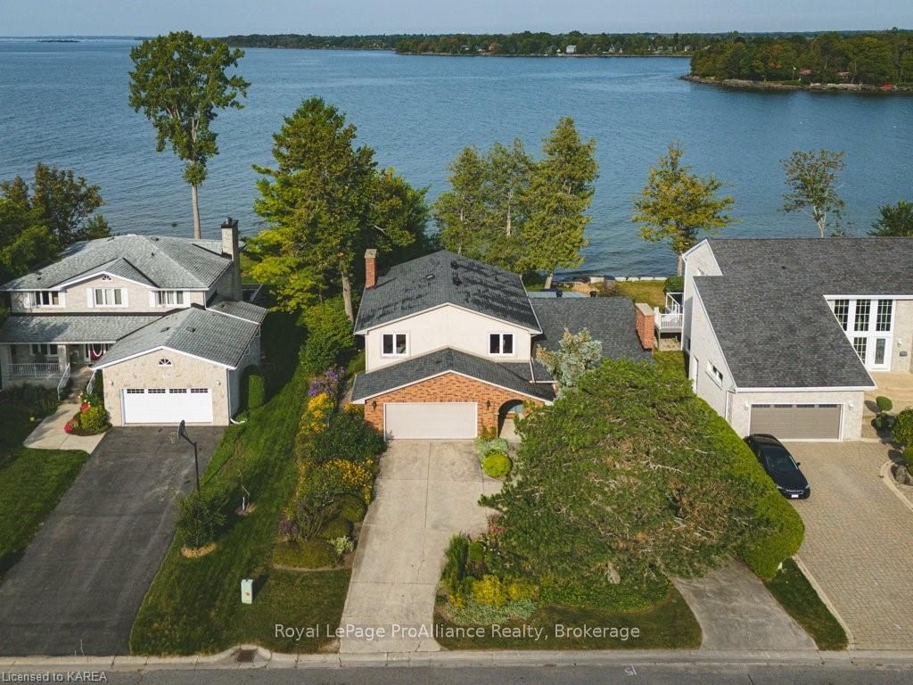 86 LAKESHORE Boulevard
