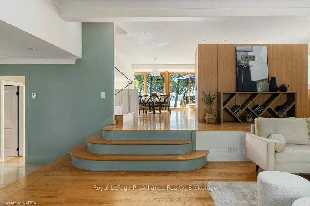 86 LAKESHORE Boulevard