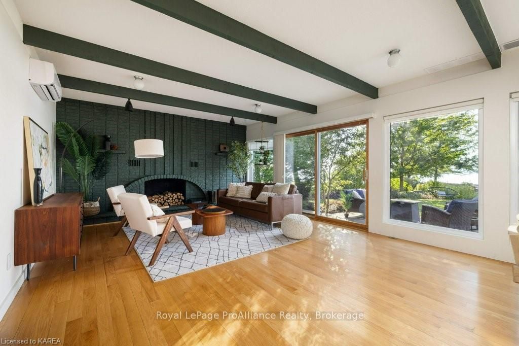 86 LAKESHORE Boulevard