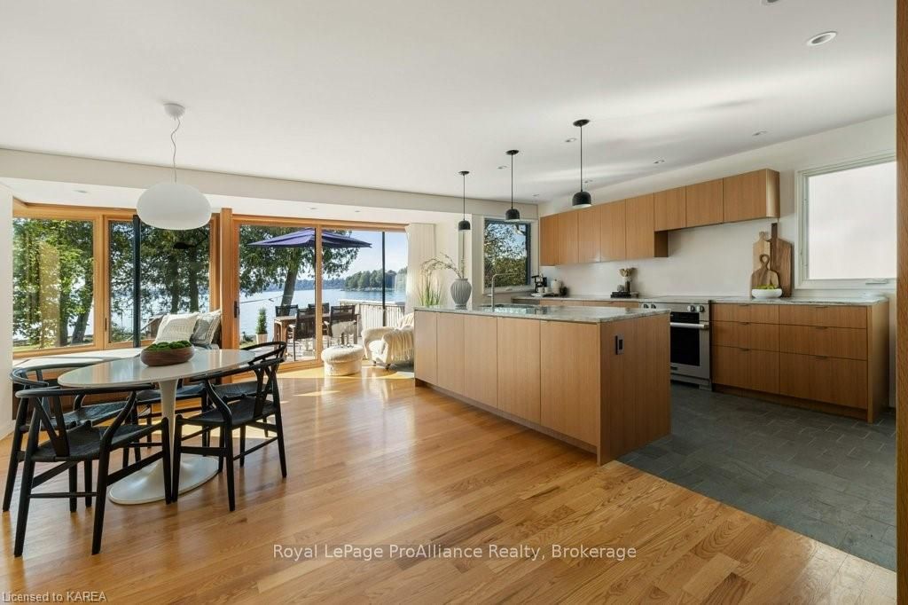 86 LAKESHORE Boulevard
