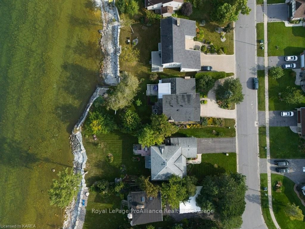 86 LAKESHORE Boulevard