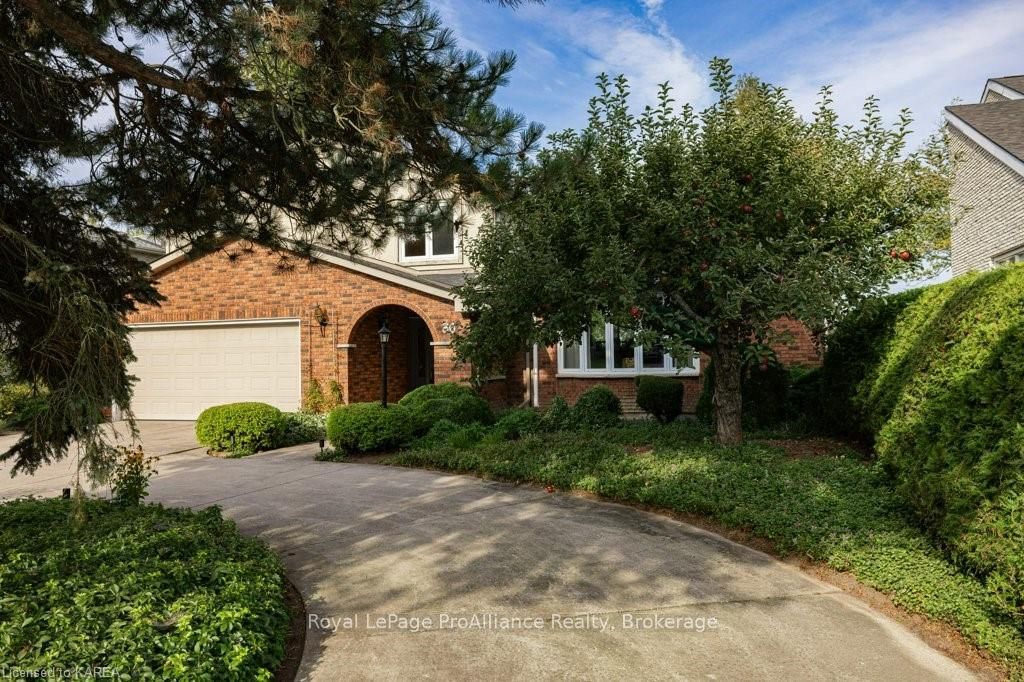 86 LAKESHORE Boulevard