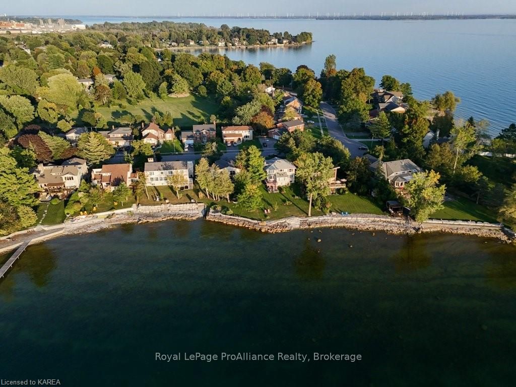 86 LAKESHORE Boulevard