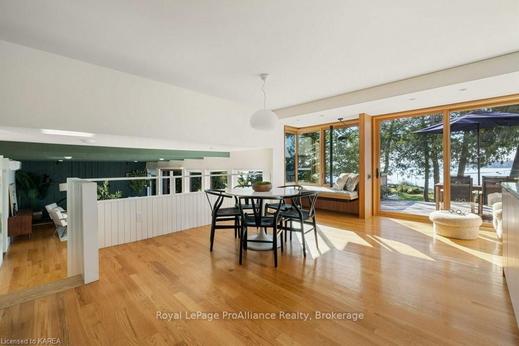 86 LAKESHORE Boulevard