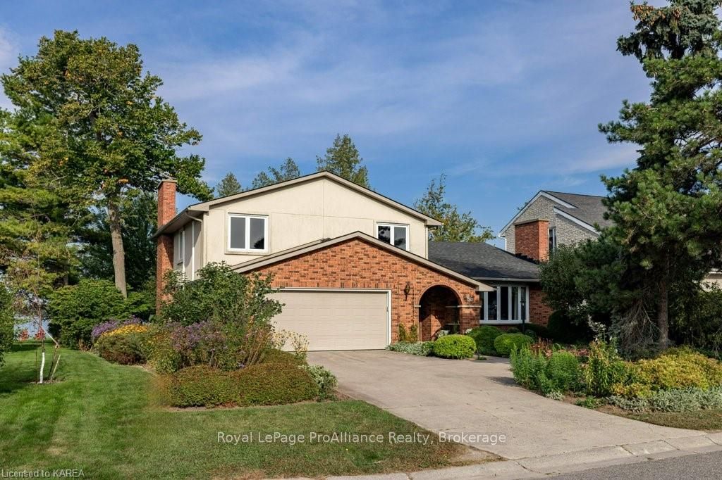 86 LAKESHORE Boulevard