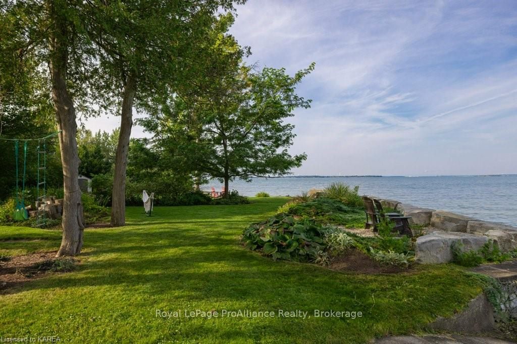 86 LAKESHORE Boulevard
