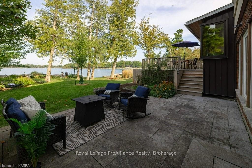 86 LAKESHORE Boulevard