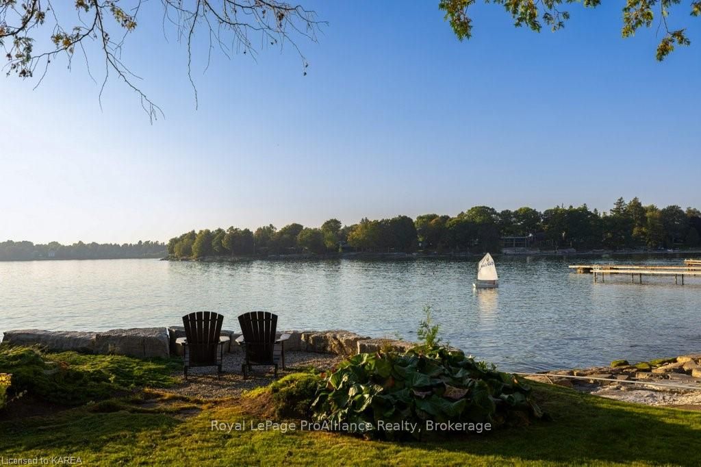 86 LAKESHORE Boulevard