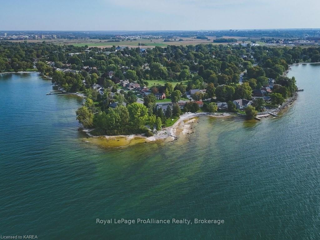 86 LAKESHORE Boulevard