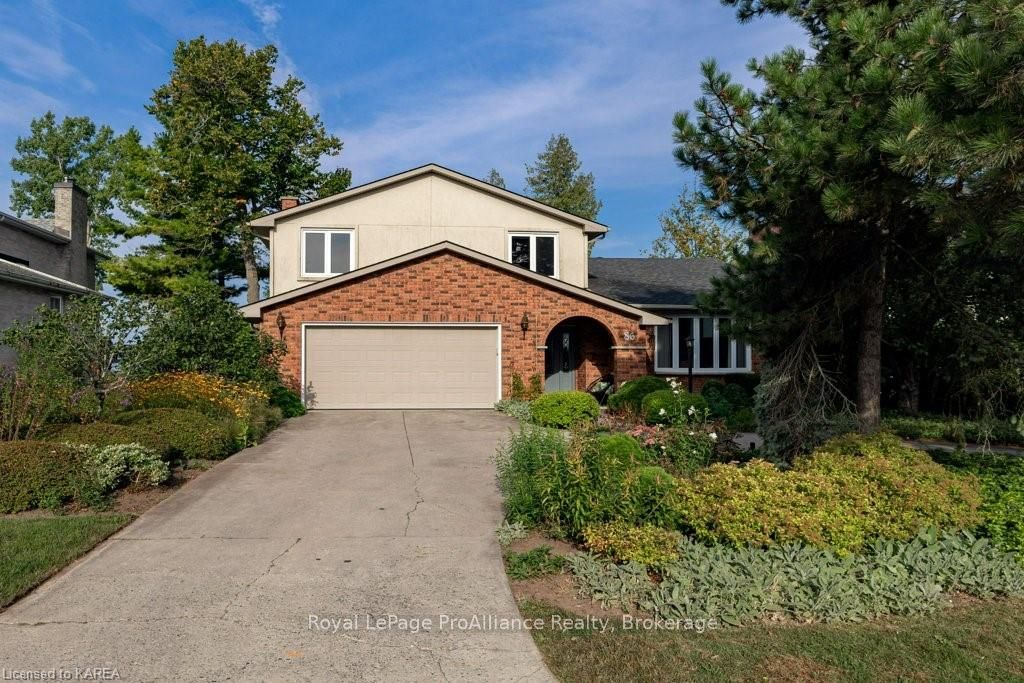 86 LAKESHORE Boulevard