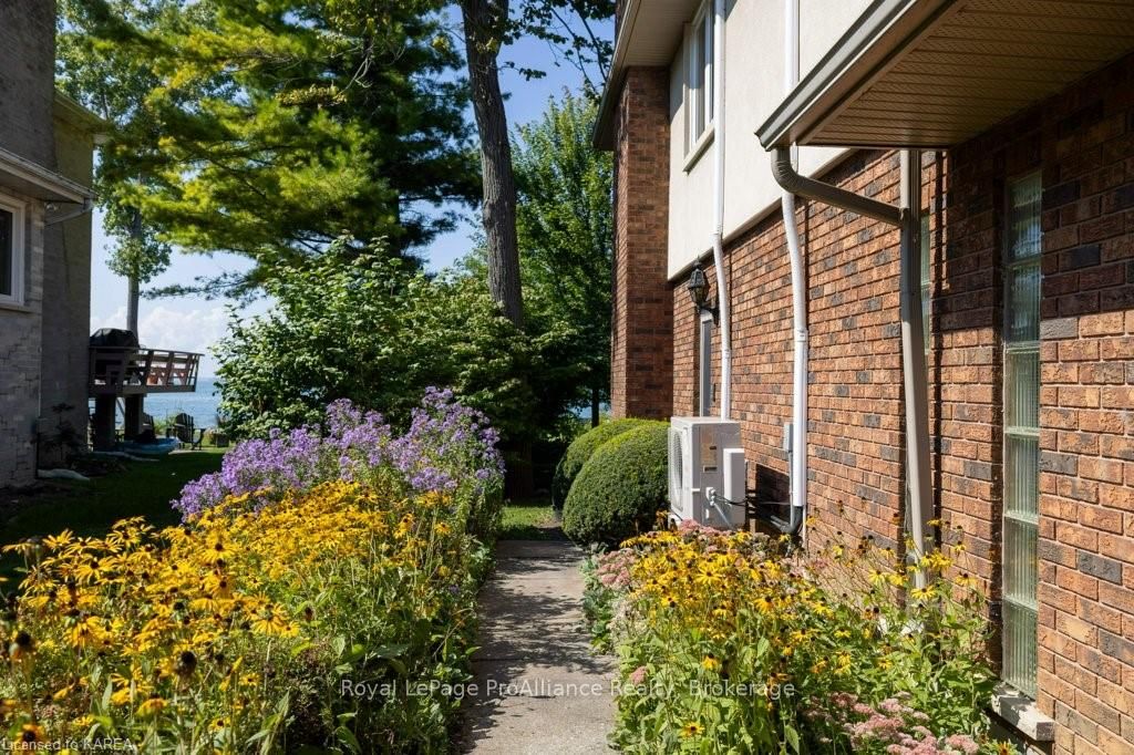 86 LAKESHORE Boulevard