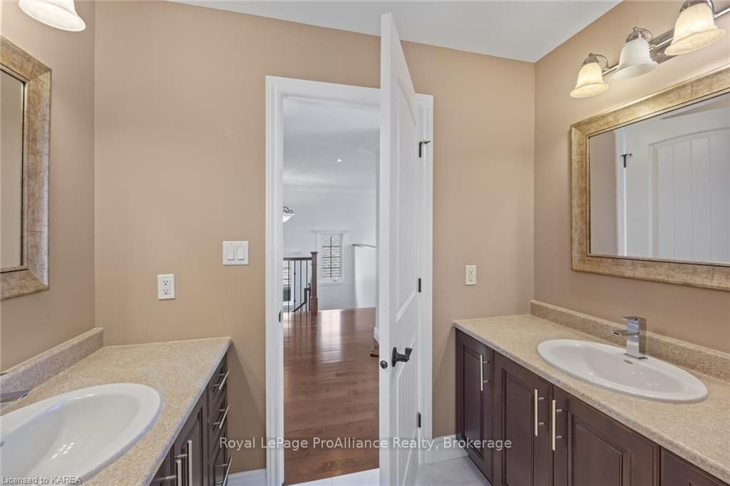 5008 FOX RUN Place