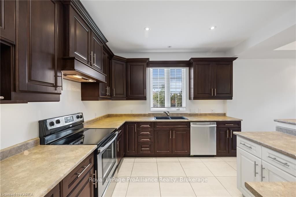 5008 FOX RUN Place