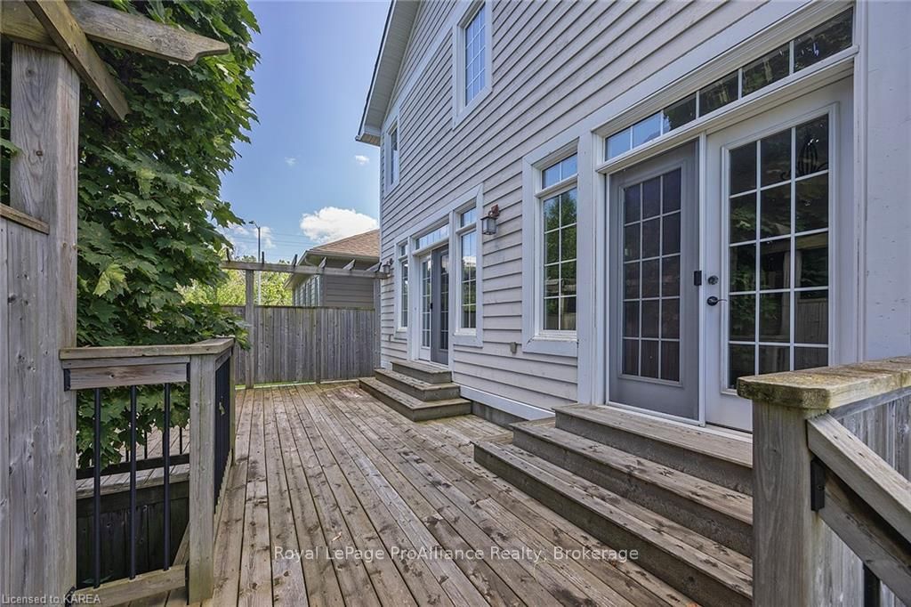 5008 FOX RUN Place