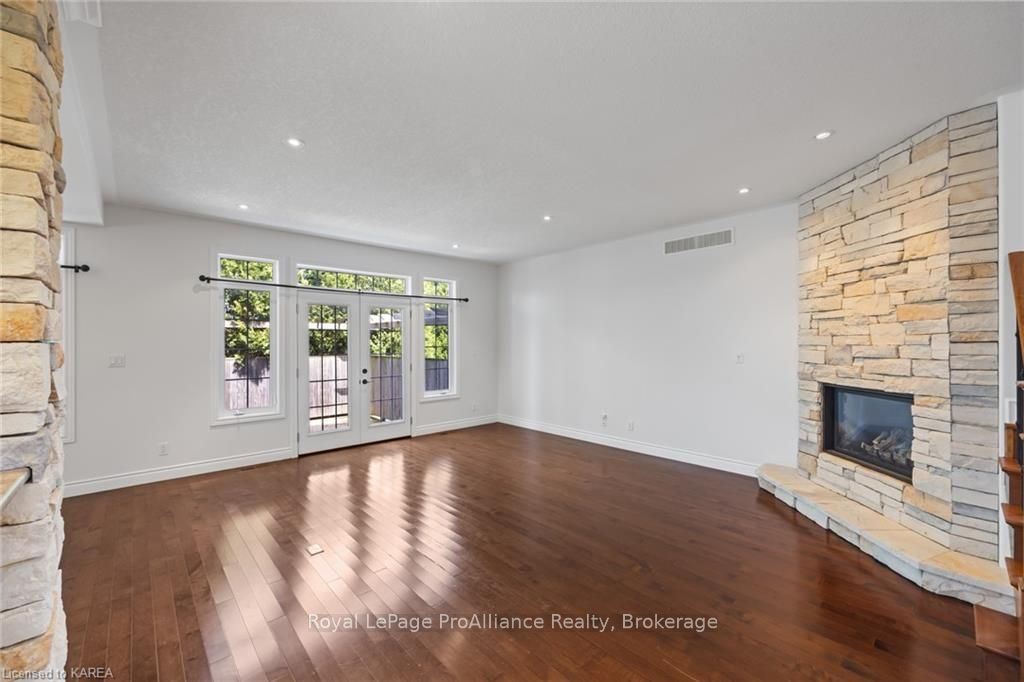 5008 FOX RUN Place
