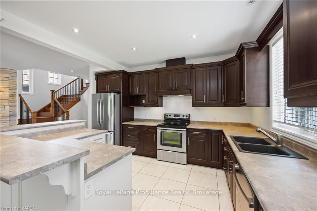 5008 FOX RUN Place