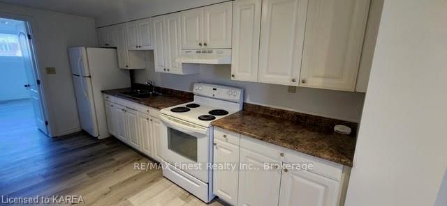 882 BEACONHILL Court