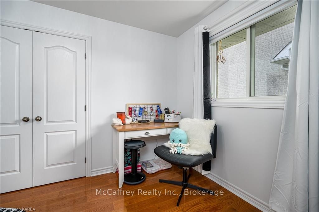 444 BRIDGE Street W