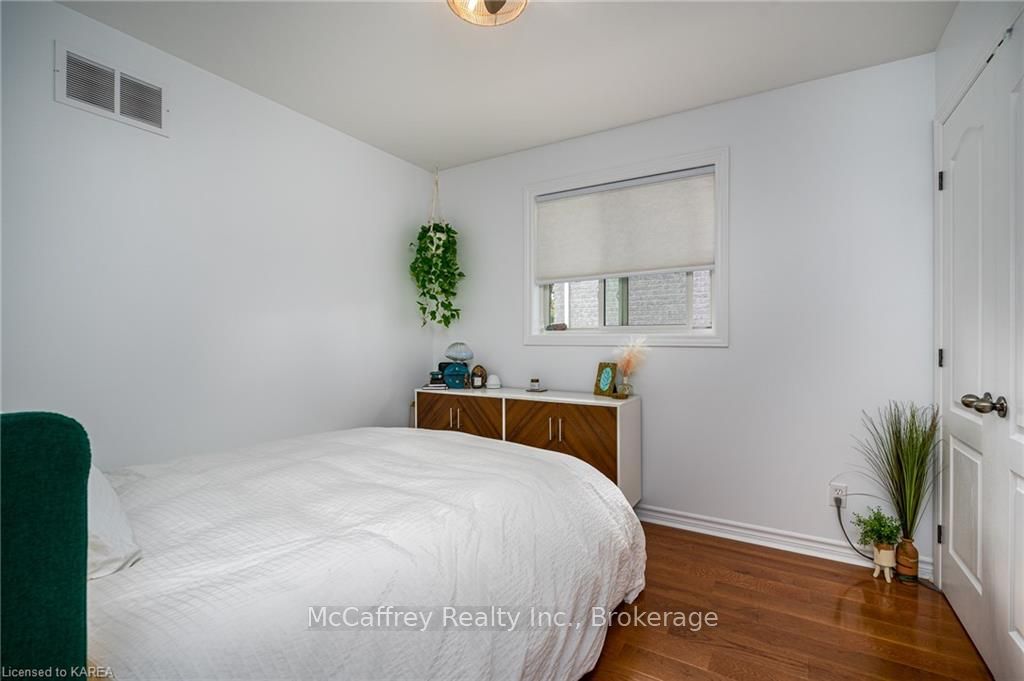 444 BRIDGE Street W
