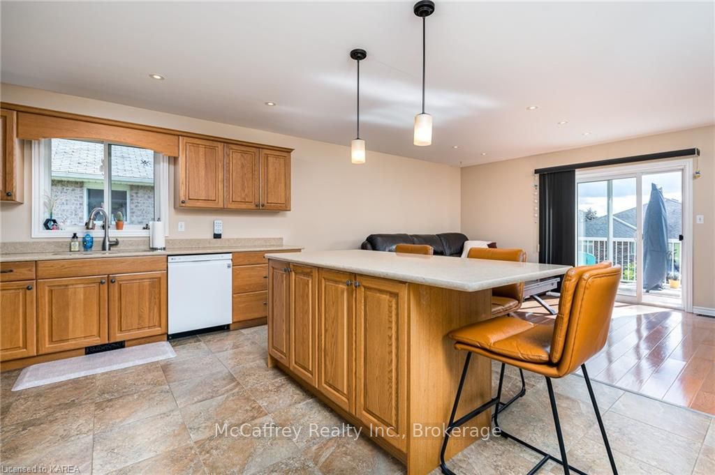 444 BRIDGE Street W