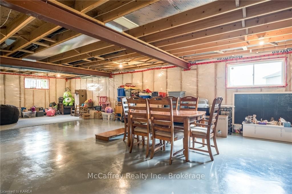 444 BRIDGE Street W
