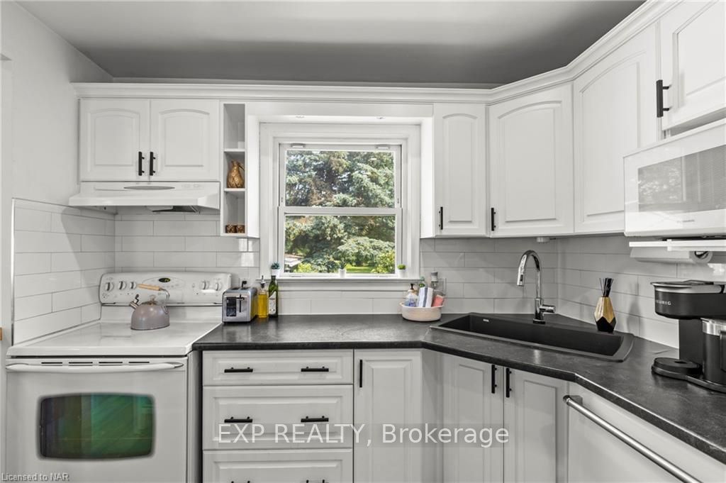 1329 NIAGARA STONE Road