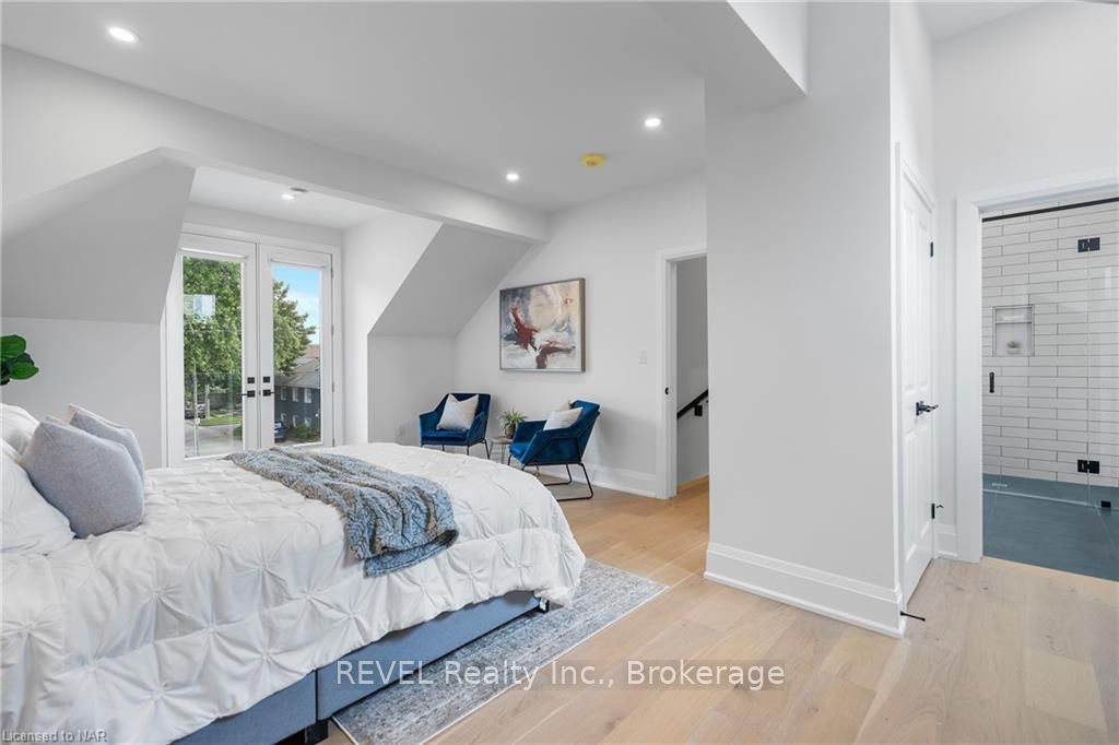 10 PAXTON Avenue