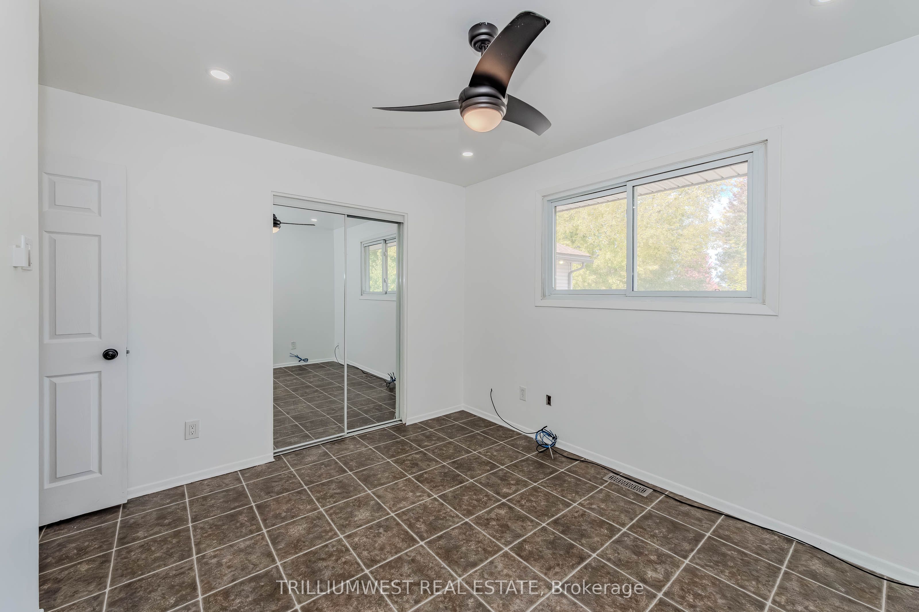 560 Woodlawn Road E