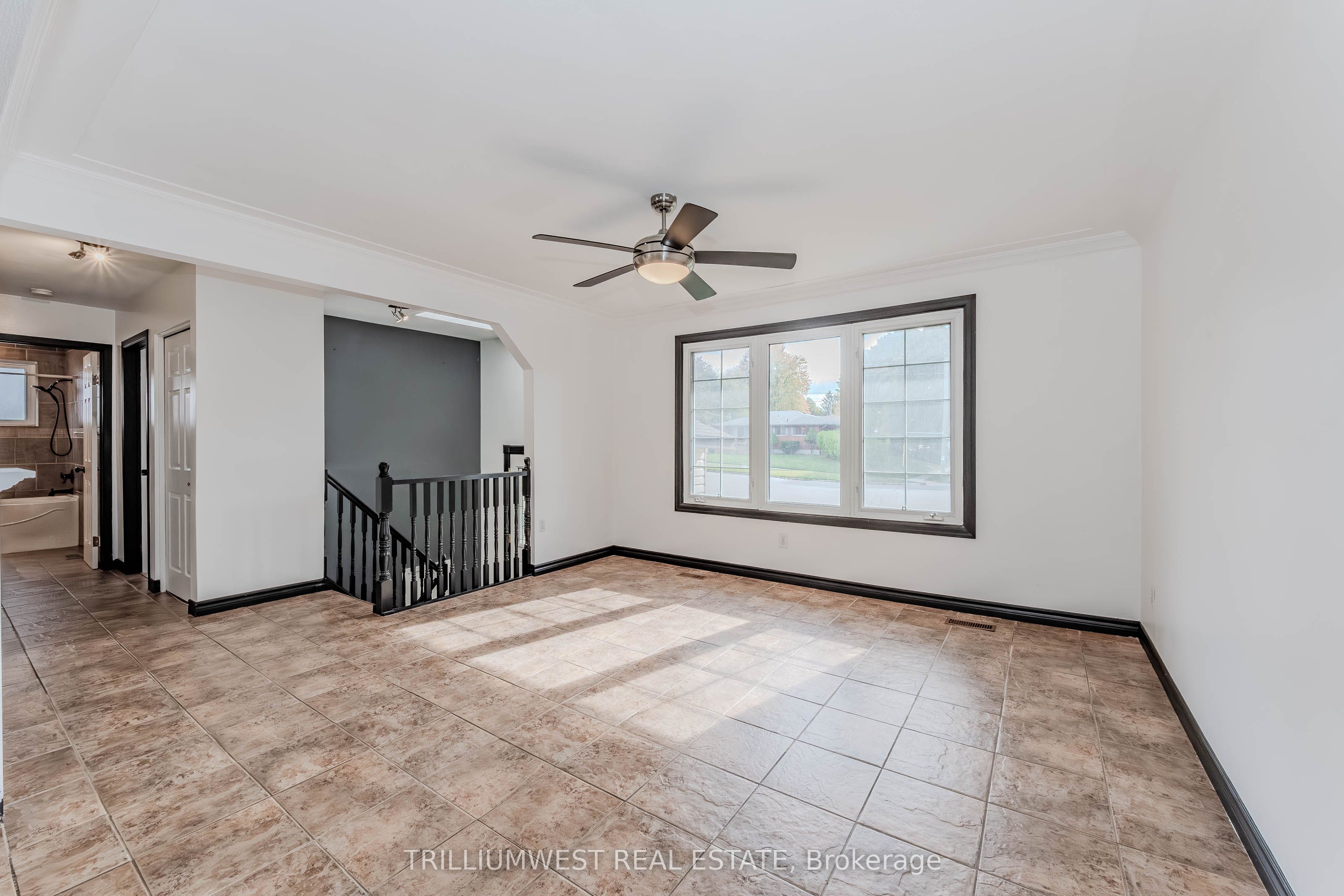 560 Woodlawn Road E