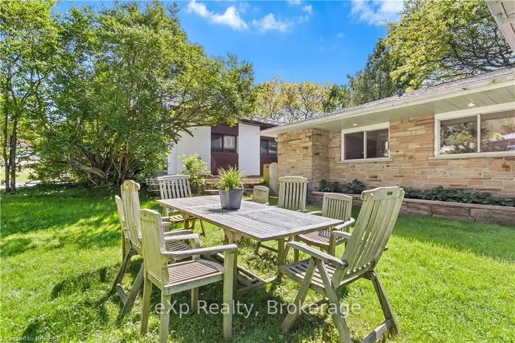 197 FAIRWAY HILL Crescent