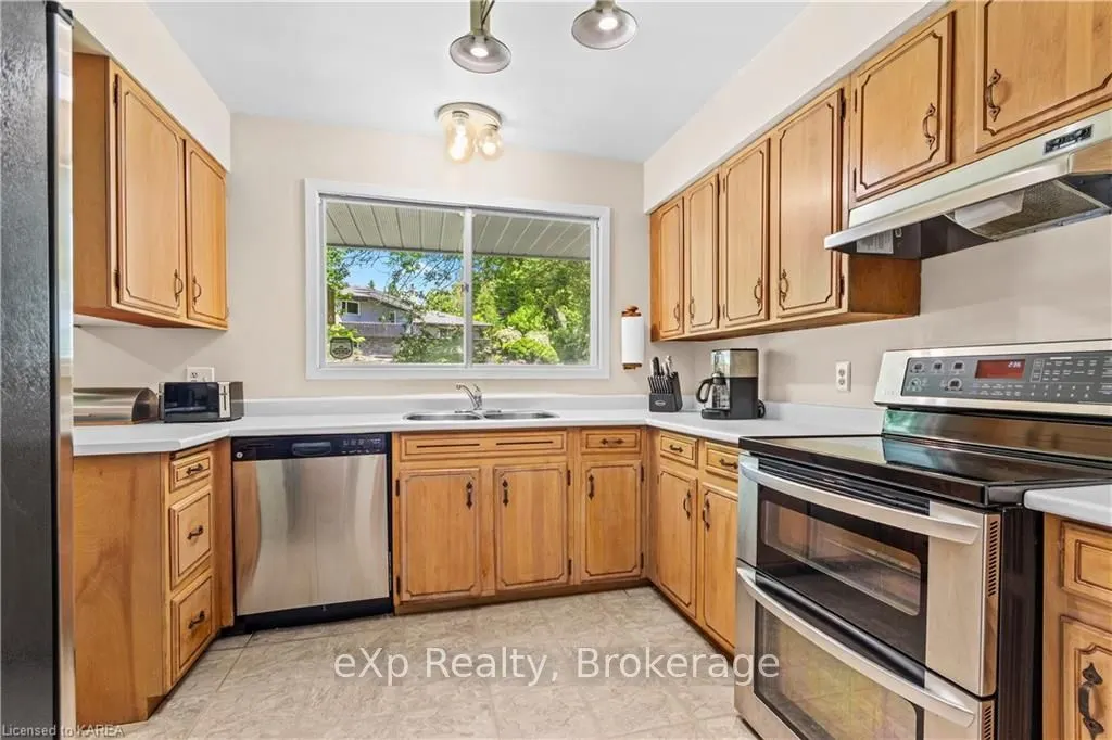 197 FAIRWAY HILL Crescent