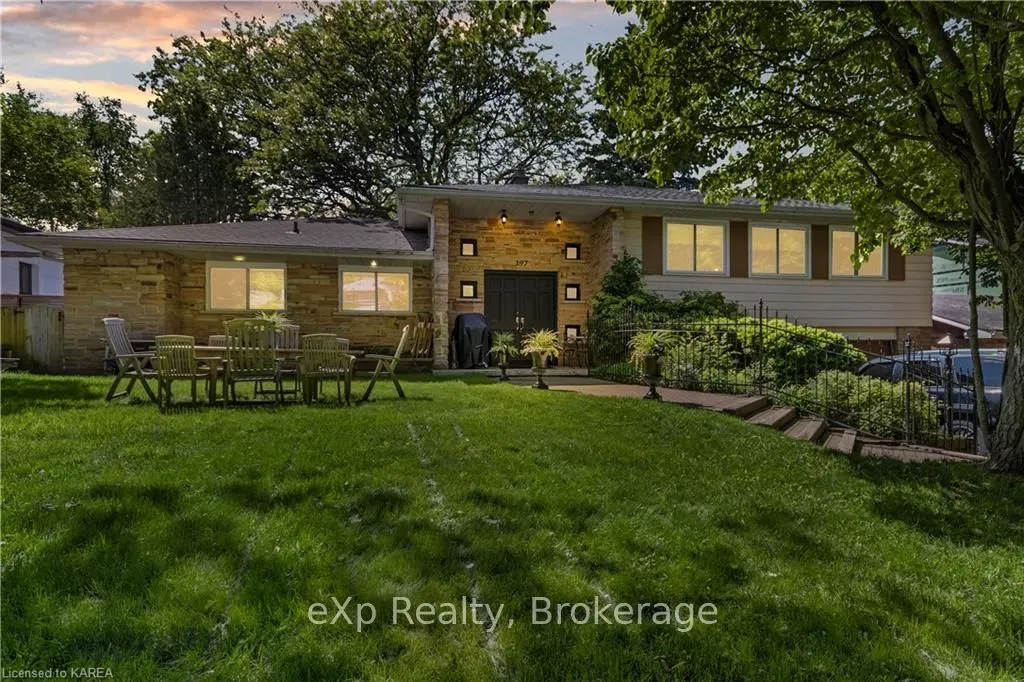 197 FAIRWAY HILL Crescent