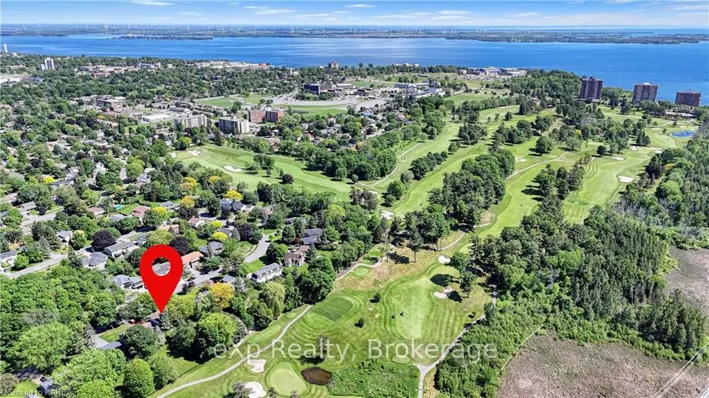 197 FAIRWAY HILL Crescent