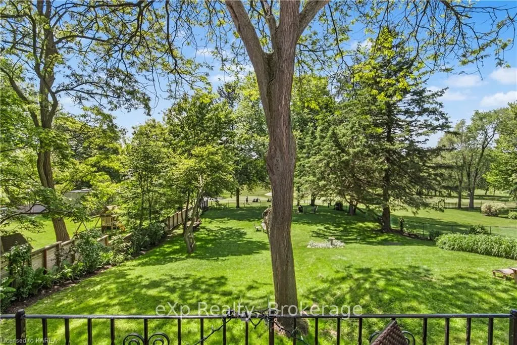 197 FAIRWAY HILL Crescent