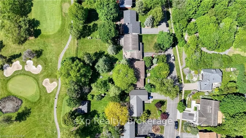 197 FAIRWAY HILL Crescent