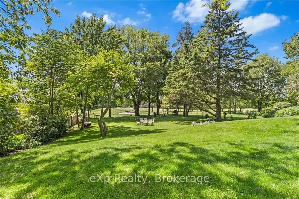 197 FAIRWAY HILL Crescent