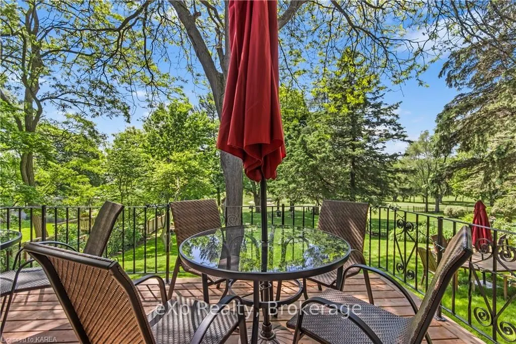 197 FAIRWAY HILL Crescent