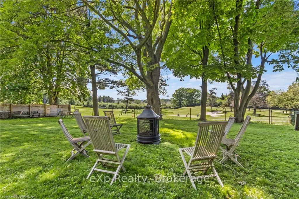 197 FAIRWAY HILL Crescent