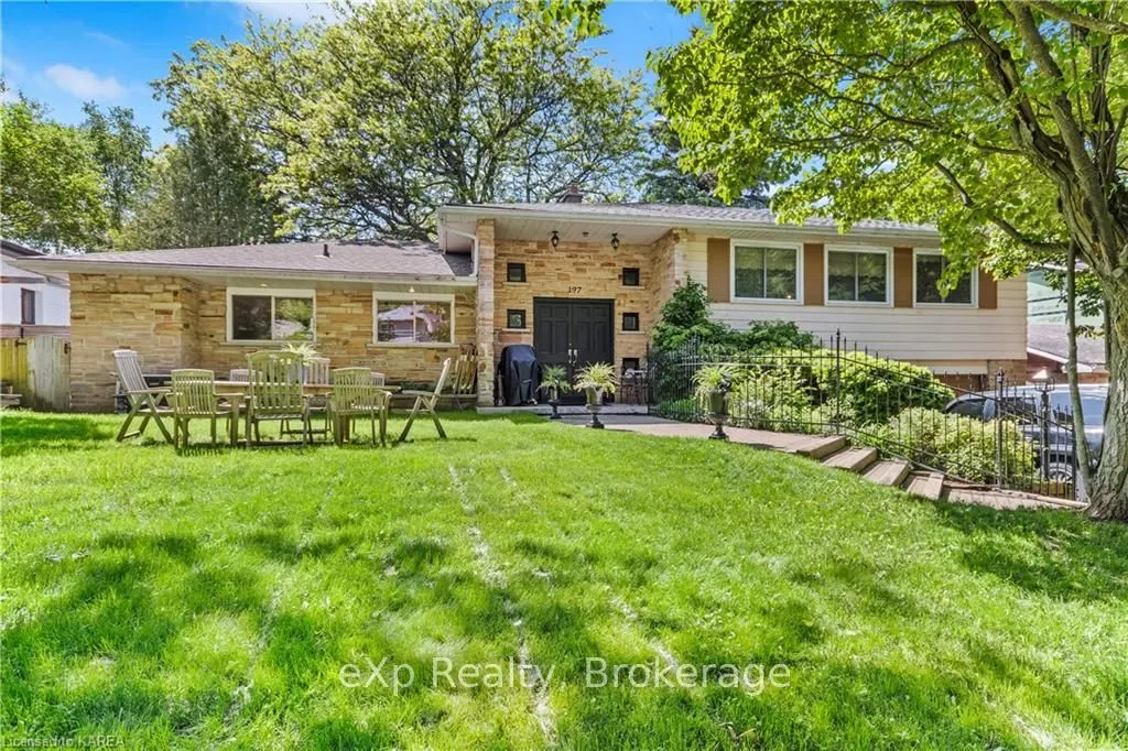 197 FAIRWAY HILL Crescent