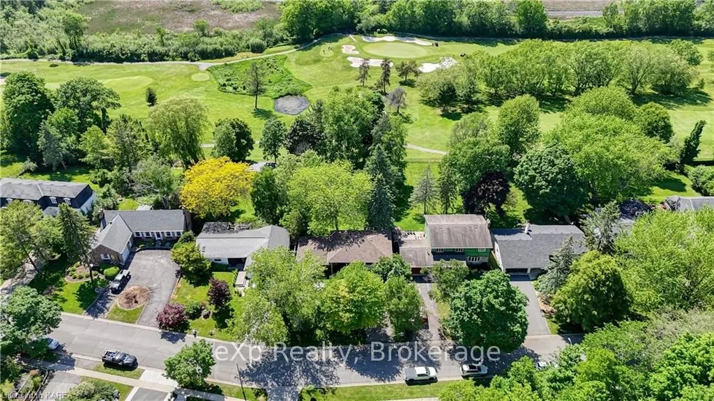 197 FAIRWAY HILL Crescent