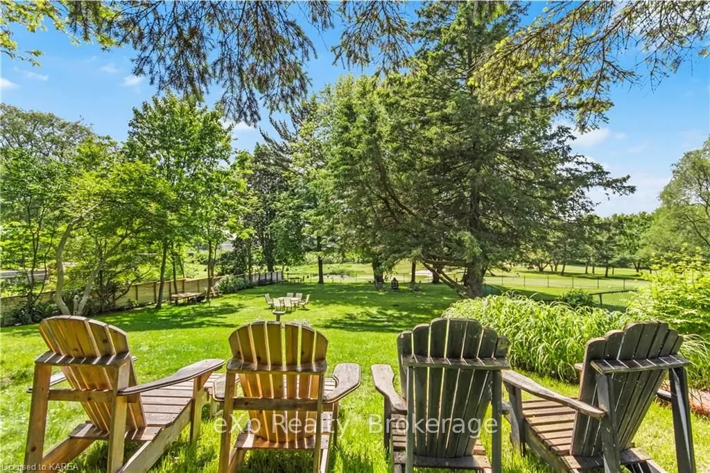 197 FAIRWAY HILL Crescent