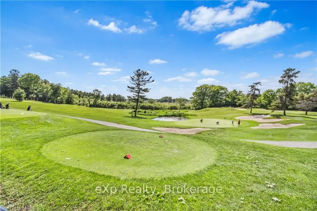 197 FAIRWAY HILL Crescent