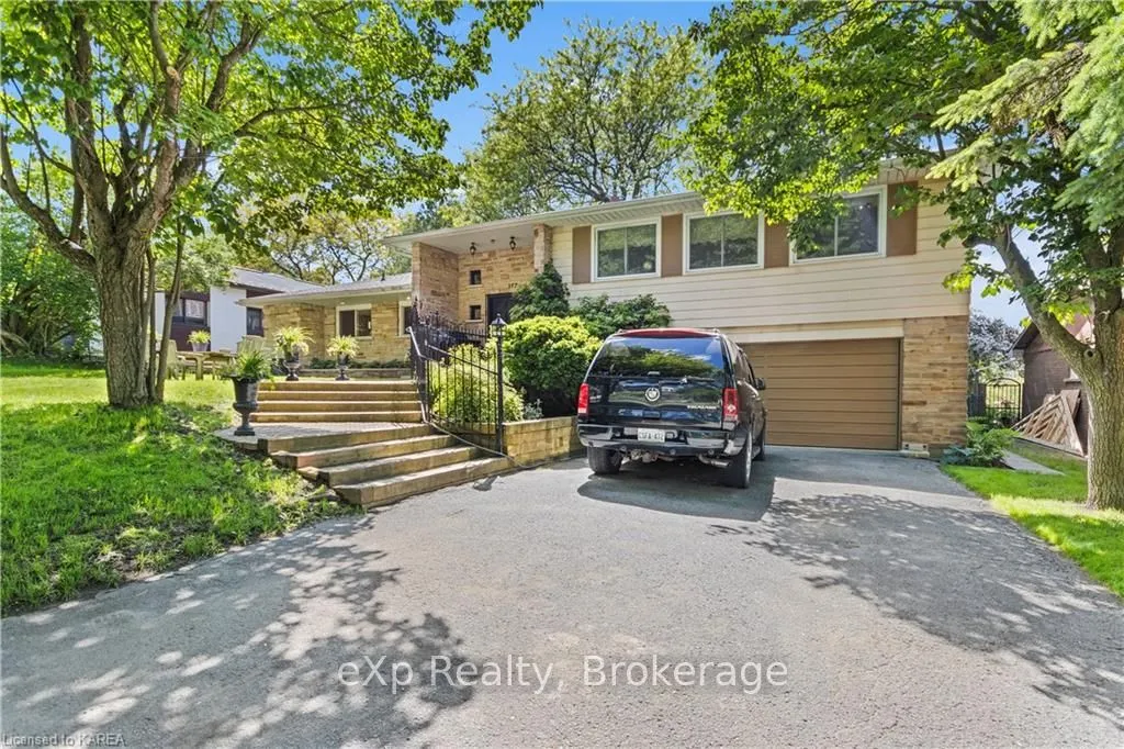 197 FAIRWAY HILL Crescent