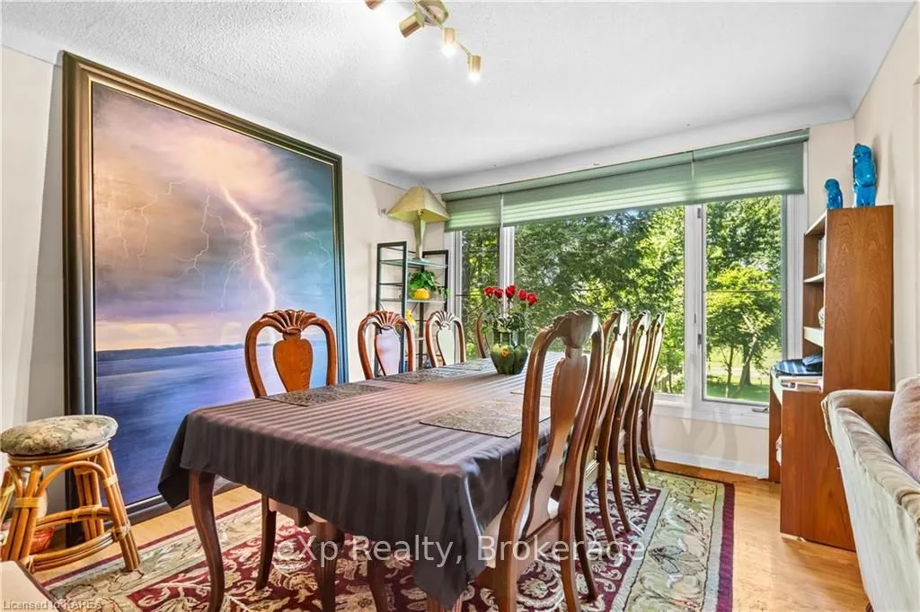 197 FAIRWAY HILL Crescent